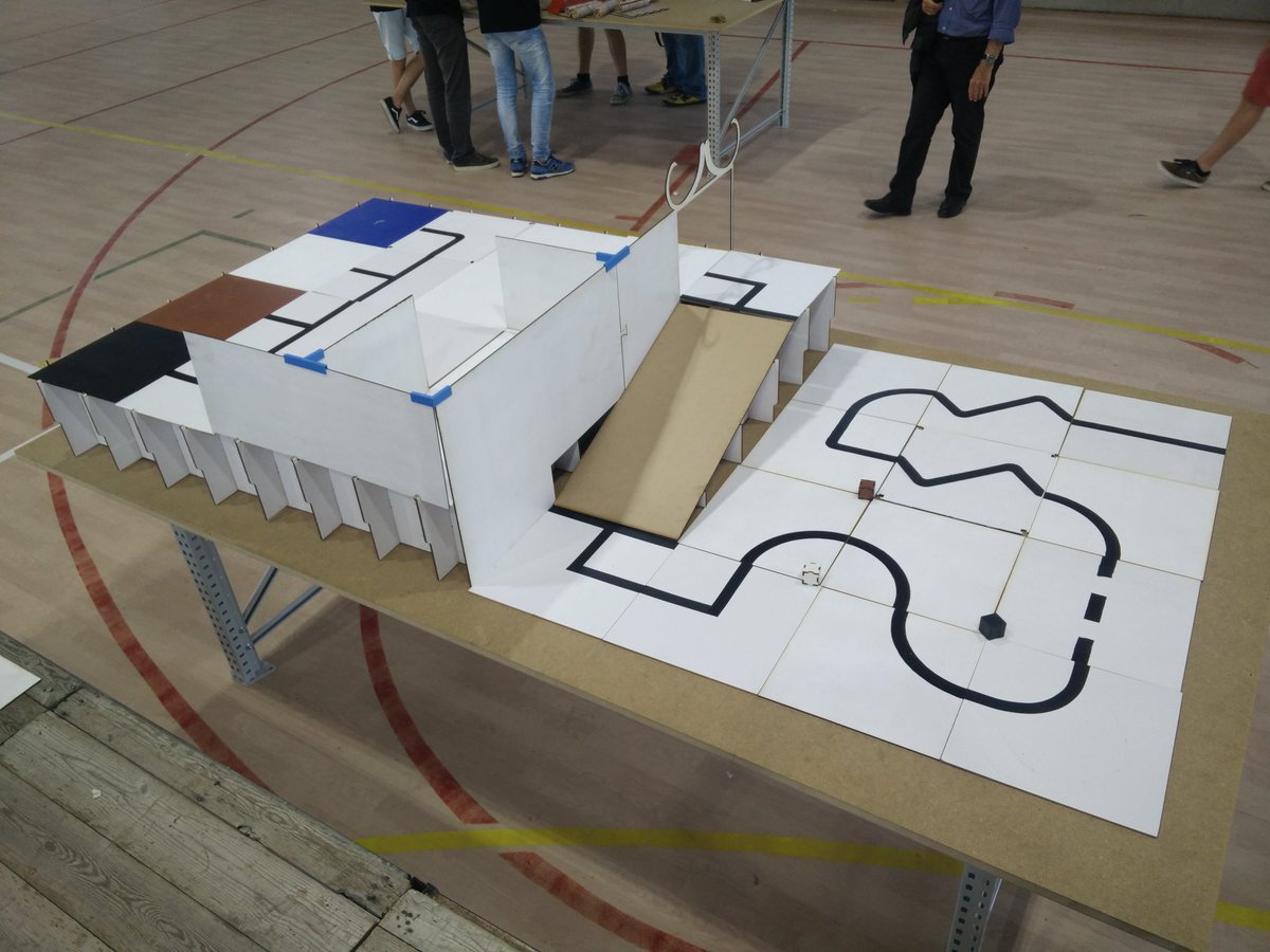 Make_and_Learn's tweet image. Us presentem el prototip del camp de la #RoboCAT17, ideat per @racorobotaires i desenvolupat per @Make_and_Learn.