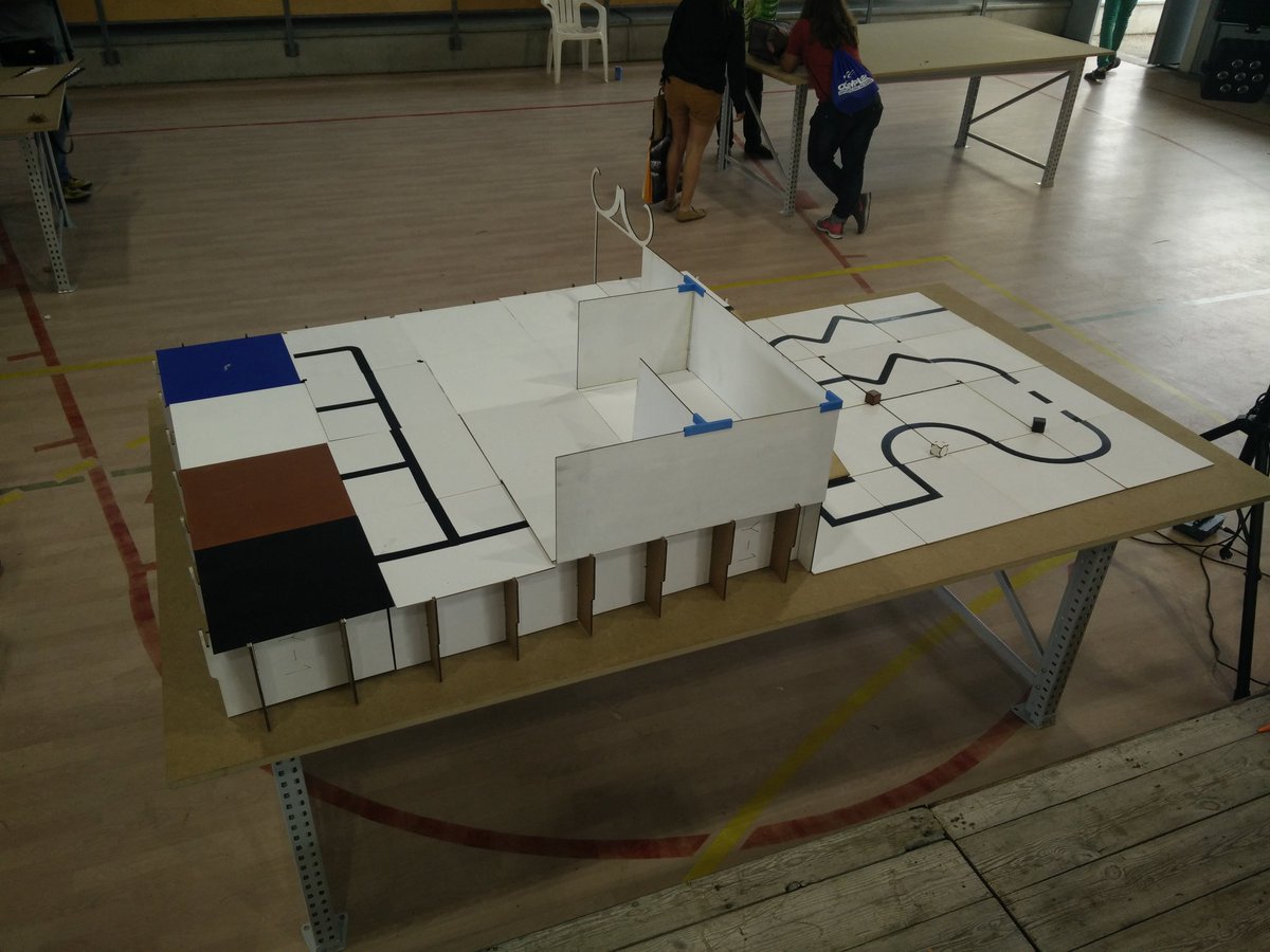Make_and_Learn's tweet image. Us presentem el prototip del camp de la #RoboCAT17, ideat per @racorobotaires i desenvolupat per @Make_and_Learn.