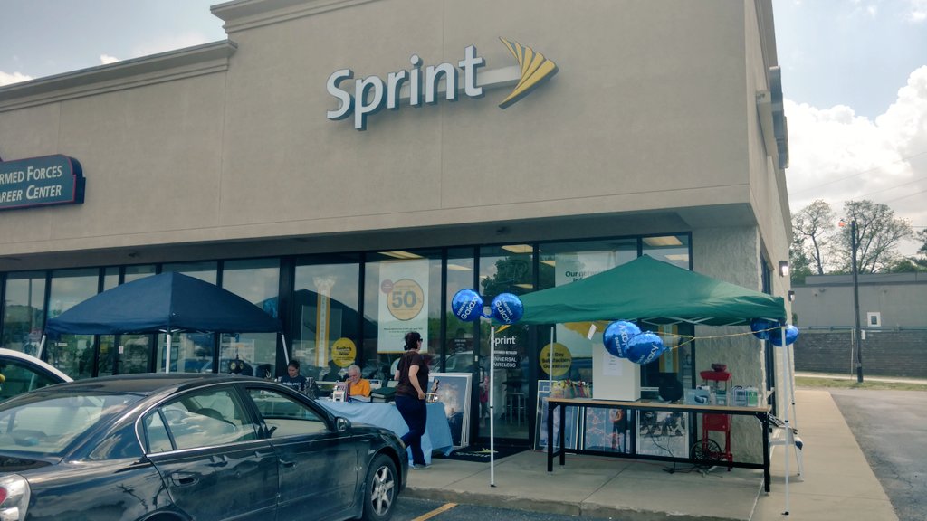 UWDMAndrew's tweet photo. Meadville is set up for success!!  #SprintSaysThanks @mark_nachman @AndieeMiller7 @DavidGraham68 @JamalAqel https://t.co/w0Hzome5oz