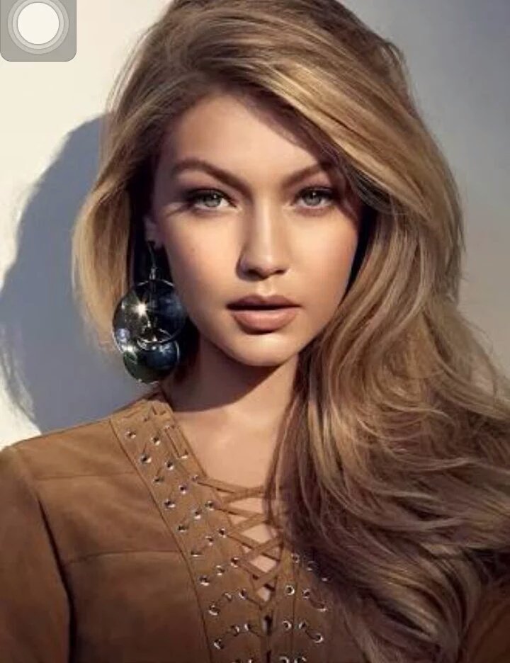 thequeenhadid's tweet photo. RT if you think I deserve that @GiGiHadid follow me ❤🍃😍 https://t.co/zxAurqR5ME