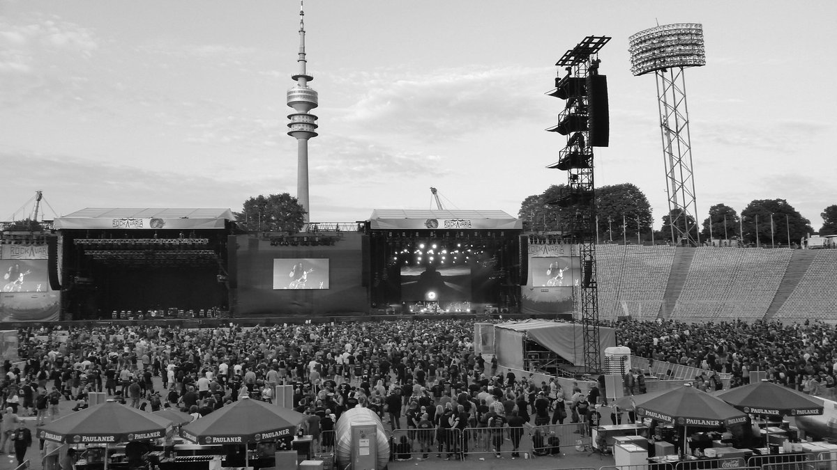 RockavariaMuc's tweet photo. Nicht schlecht für ein Open Air Kino;) @gutterdammerung #rav2016 https://t.co/QSAANVOaZm