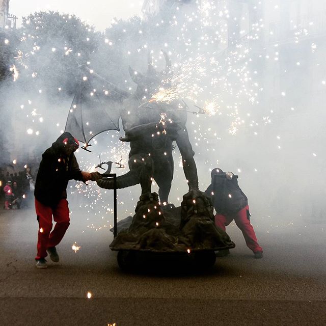 InstaDiables's tweet photo. #elsdimonisdelclot #correfoc https://t.co/mlN7B4hP9s