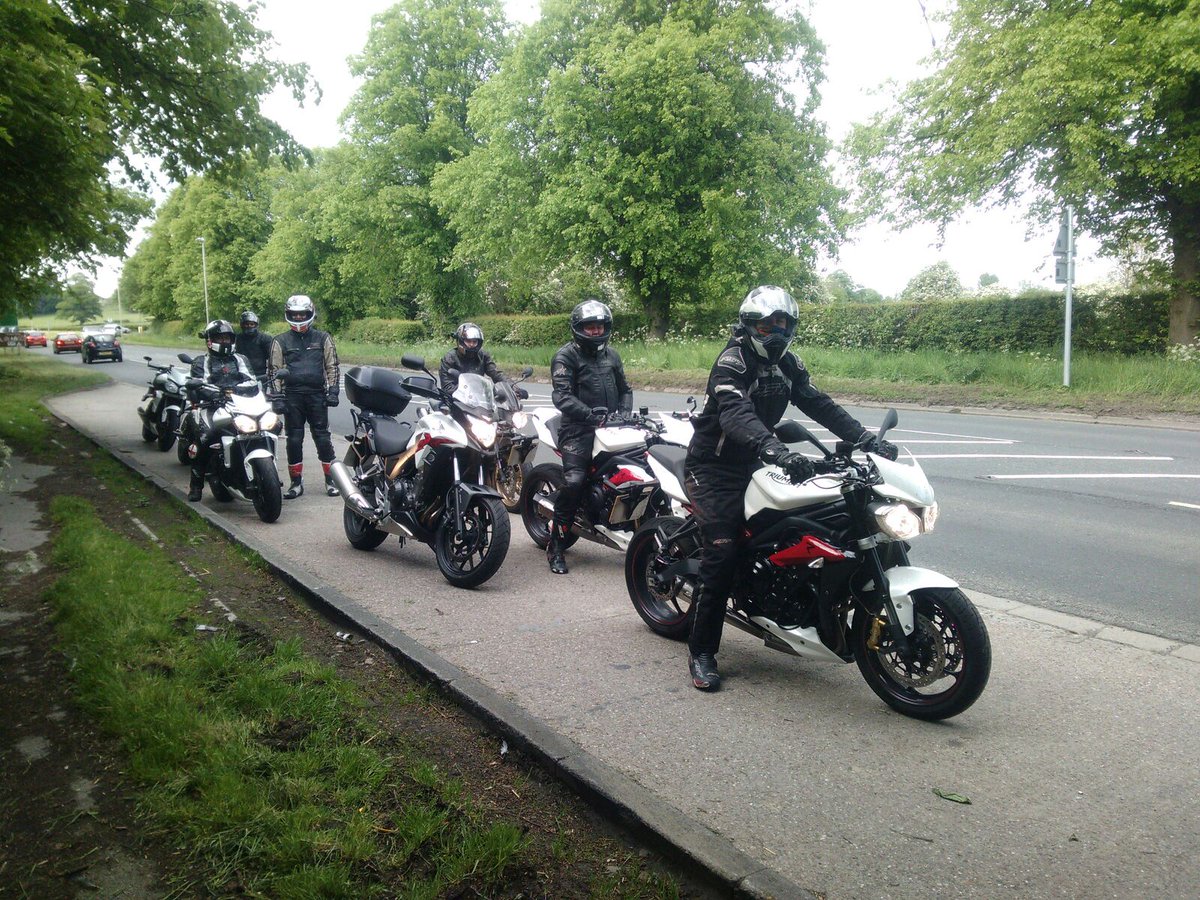Dan_TheMedic's tweet photo. @f1rstben @69ginner @sh00tm3 @carlward25 @dan000247 @BikerChicaEllie @daveboyes84 #street-triple #Yorkshireloop https://t.co/aPuWwMGT5h