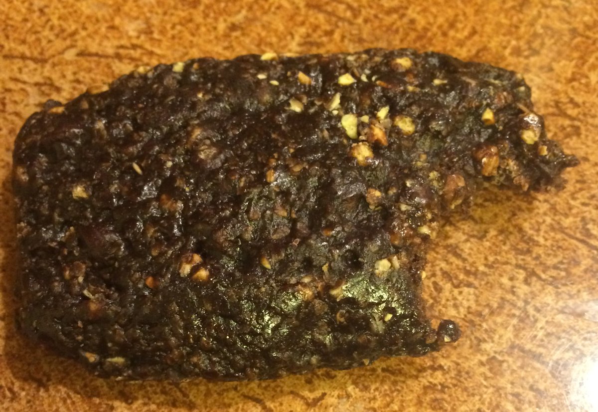 LIVE_ORGANICLY's tweet photo. Good organicness bar so good so granola so gr8 chocolate flavor but not bad chocolate good chocolate #mom https://t.co/MX4ZRKuFQ1