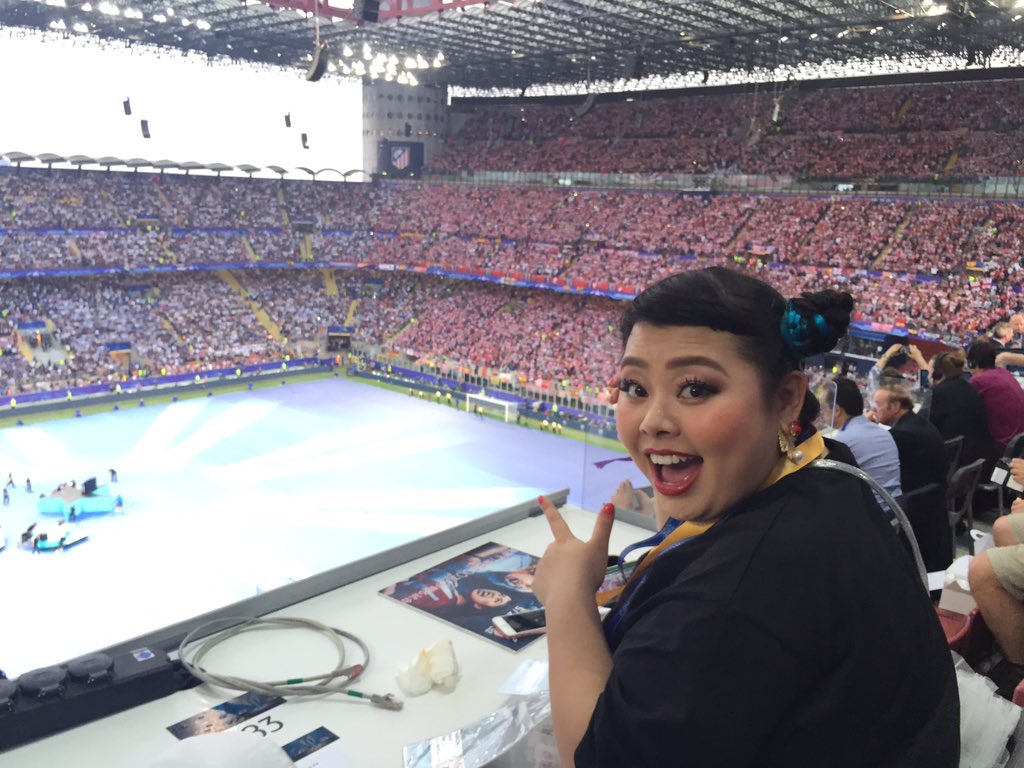 アリシアキーズの歌声と共にチャンピオンリーグ決勝スタートです 渡辺直美inミラノ チャンピオンズリーグ決勝 スカパー Uclfinal スカパー 海外サッカーnews Scoopnest