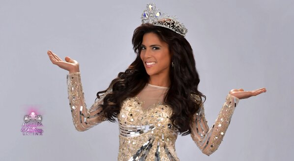 LatinaNuestra's tweet photo. El público escogió a @franciscaNBL con el 59% de los votos como la mejor reina de estos 10 años! ¡Felicidades! 👸👑 https://t.co/AlYEwEovMg