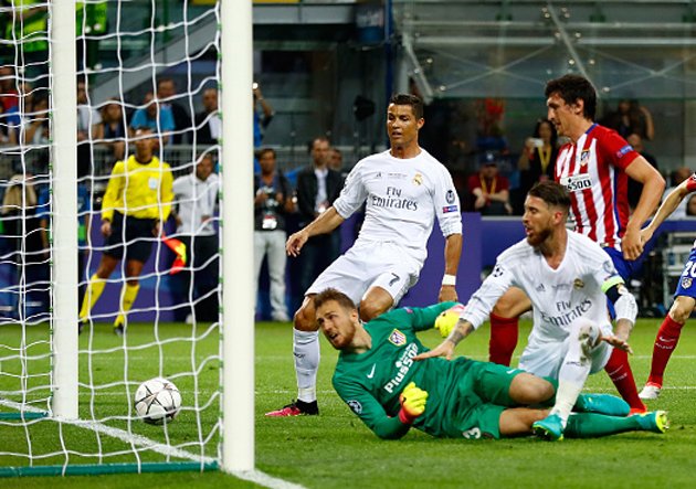 PrensaFutbol's tweet photo. 20' | #RealMadrid se mantiene en ventaja tras el gol de Sergio Ramos. Sigue la final por: https://t.co/oa9Yx4ICdB https://t.co/CbEA4OXSXh