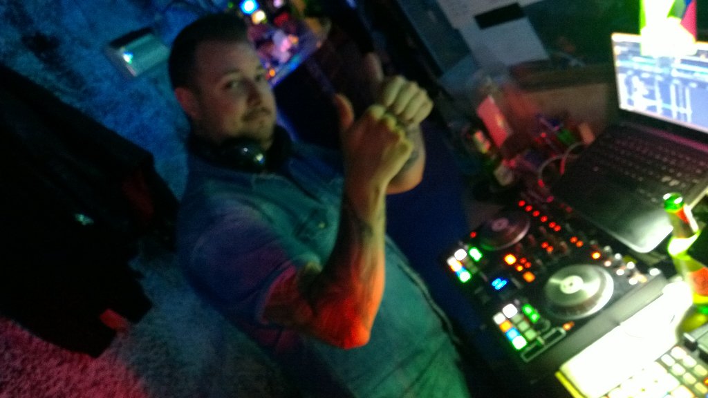 OskarDuveborn's tweet photo. Kristoffer looks through his digital chiptune crate #SyntaxErrorSthlm https://t.co/KYmK6KLp34