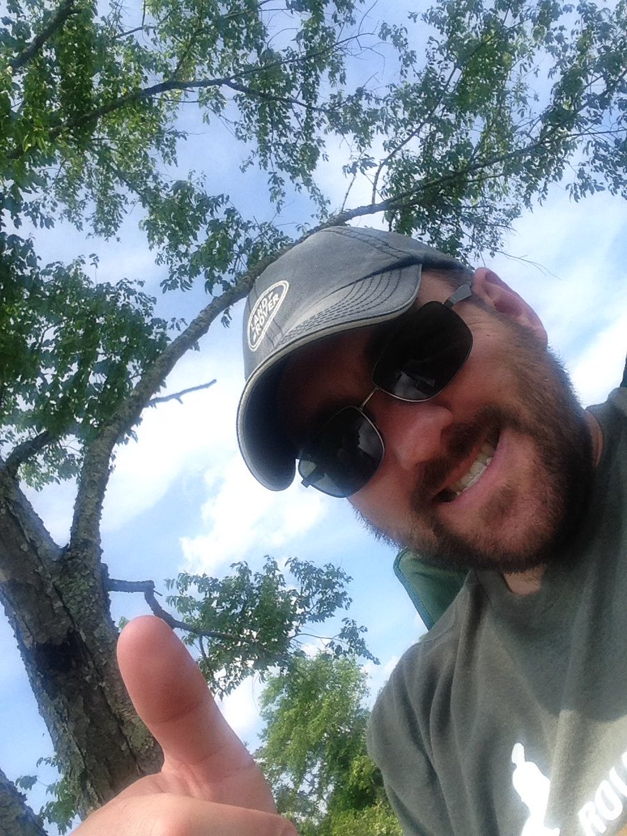 EventingHusband's tweet photo. Score! Somehow I found a shade tree both this morning and afternoon fence judging. #itishot #VHT https://t.co/AqpRl1gNH5