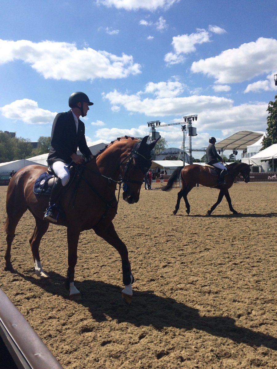 graciehuckstep's tweet photo. Throwback to a fantastic day @windsorhorse show courtesy of @LandRoverOxford @RidgewayGroup🐎 #horsingaround https://t.co/kufI8btPzM