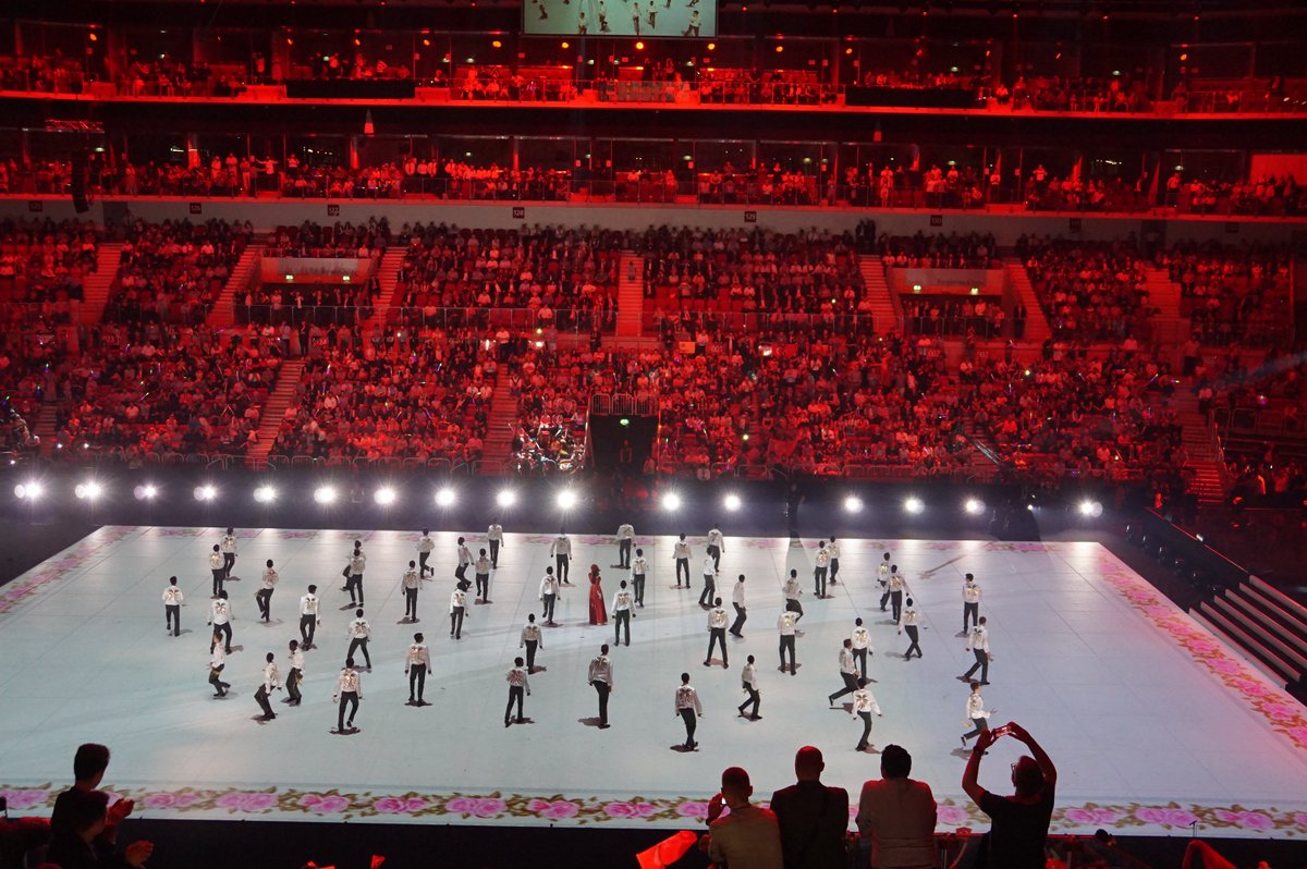 intFLC's tweet photo. A fast-paced &amp; entertaining show #IFLC2016 #DünyanınRenkleri https://t.co/FZMPNEWbKq
