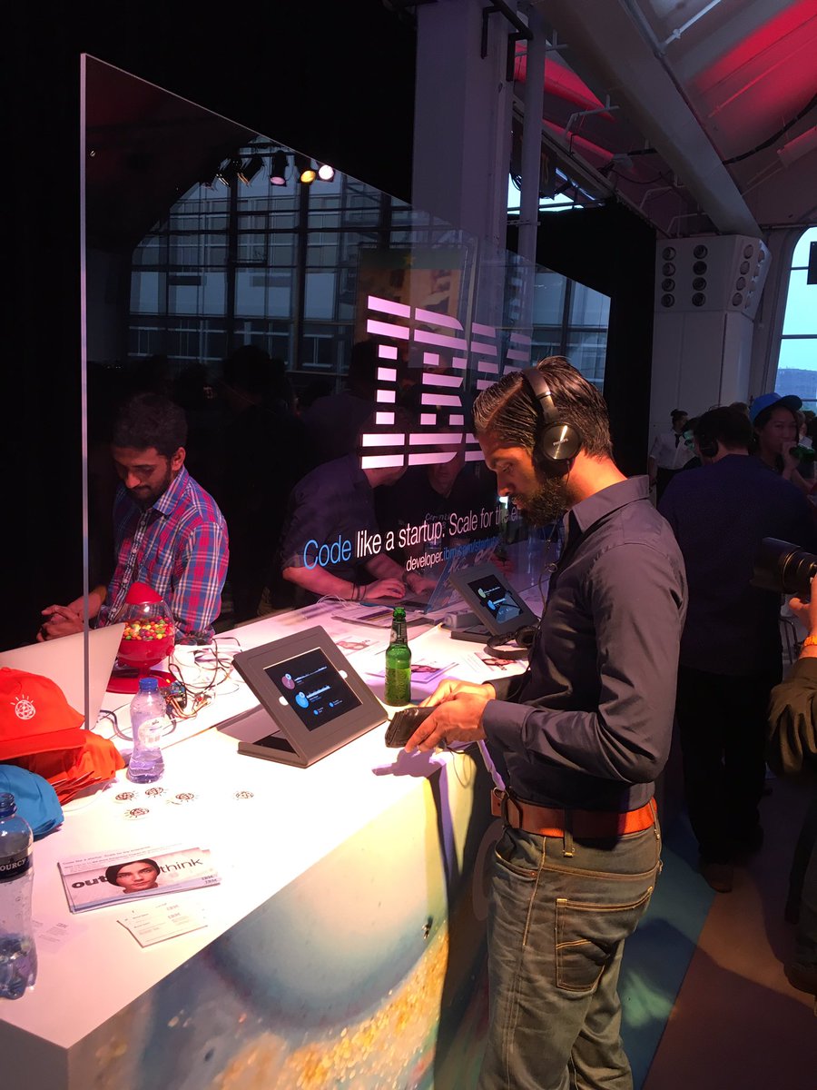 tabletpro_nl's tweet photo. Tabdoq iPad houders op de stand van IBM bij #StartupFestEU in de Cruise Terminal. https://t.co/2YKTXvKOEY