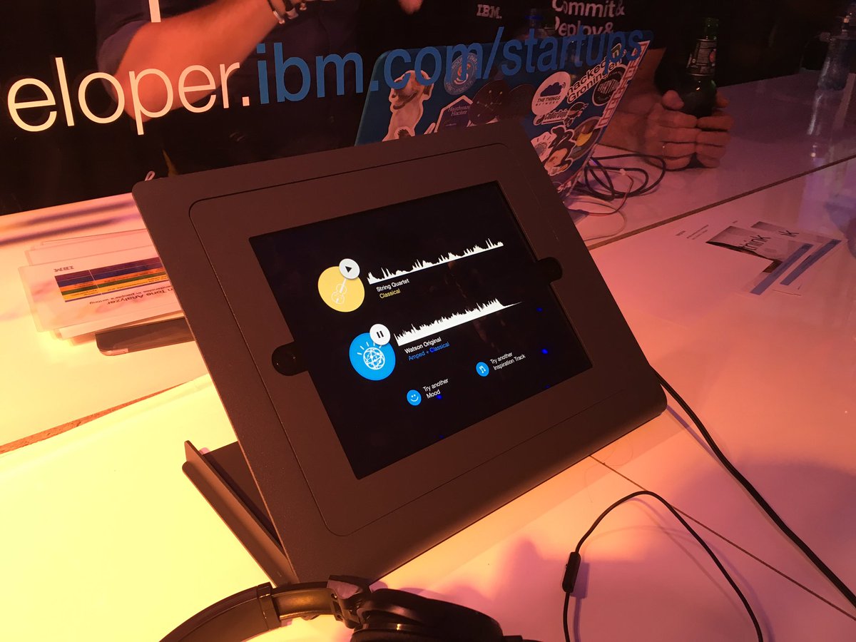 tabletpro_nl's tweet photo. Tabdoq iPad houders op de stand van IBM bij #StartupFestEU in de Cruise Terminal. https://t.co/2YKTXvKOEY