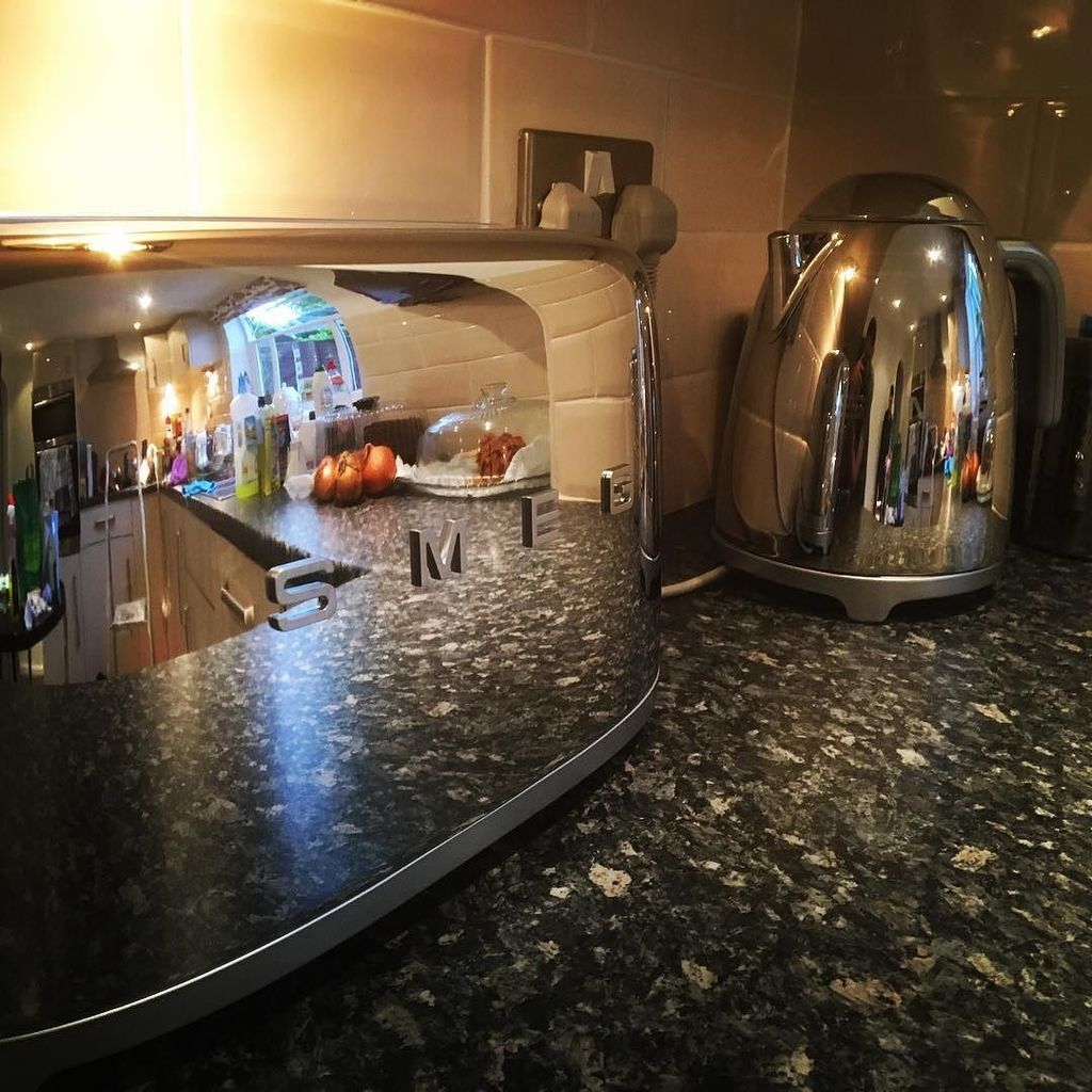 TheScottKeene's tweet photo. New kitchen equipment #toasterporn #kettleporn #smeg 😍😍 https://t.co/ClO2YtgWMy https://t.co/cVzluQQc8U