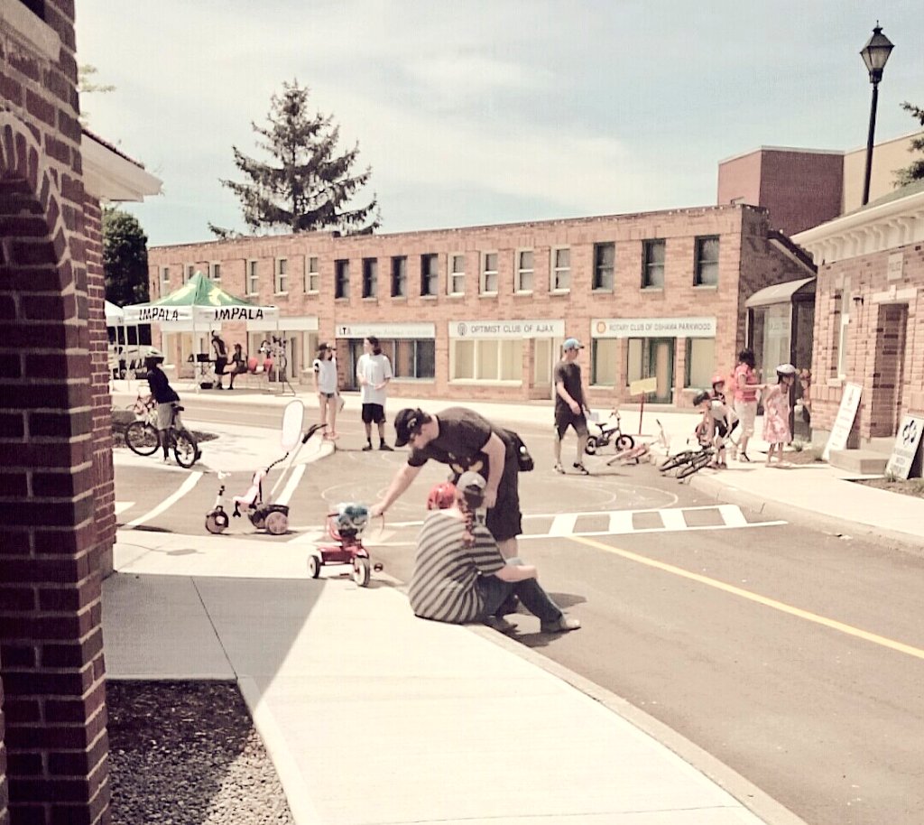 _sawgz35's tweet photo. Bicycle Safety Fun Day at the Durham Kids Safety Village! 🚲 #HelmetSafety #LookBothWays #RailSafety #ArmSignals https://t.co/OUiraUFAUd
