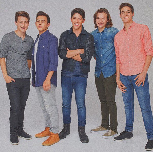 NickkkMerico's tweet photo. @nickmerico @joshoffman 
I got this Poster today as Birthday Present 
and I Love it 
#EveryWitchWay https://t.co/ksLER44cdp