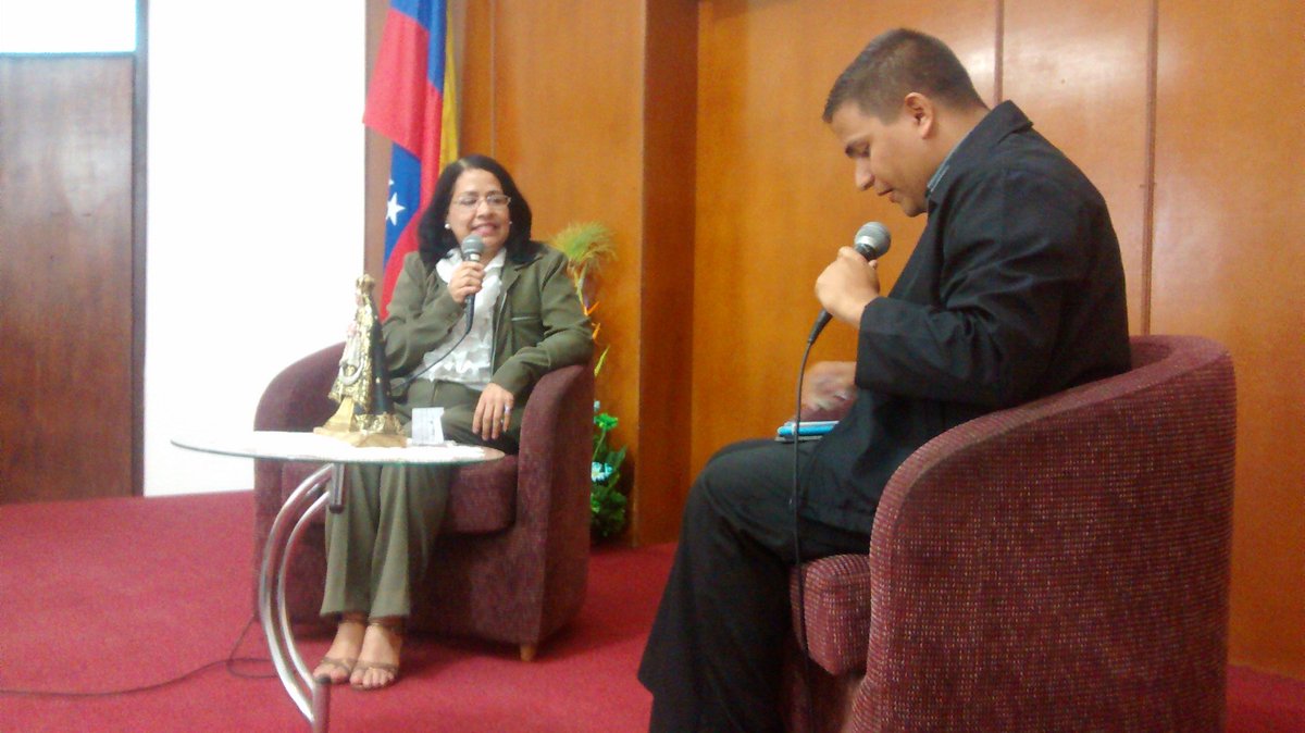seminariodeval's tweet photo. Sra Leida: La experiencia de sufrir con el otro fue lo que hizo que Dios cambiara mis planes #XIVJornadasDeTeología https://t.co/rv7Iw3vAup