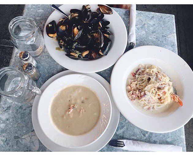 LapointesFood's tweet photo. Good Eats on the Patio😍
#food #patio #ottawa #seafood #lunch #diner #delicious @OttawaSeaBreeze @OttawaFoodGuys https://t.co/JLV16t0STn