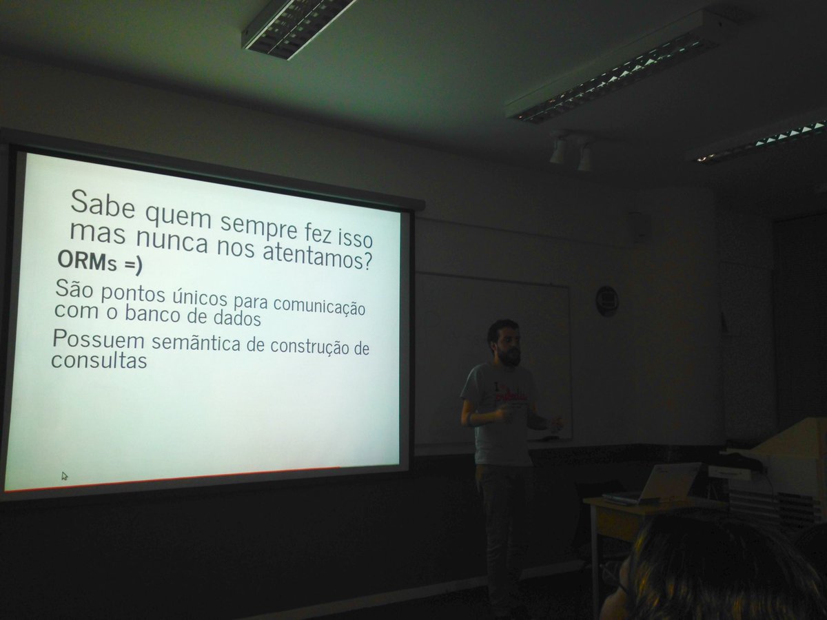 ViniciusPach's tweet image. @bbfontes mostrando como quebrar barreiras usando testes e solid #pythonRio @pythonrio