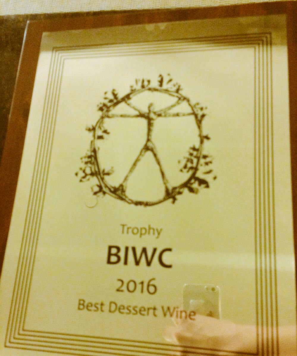 DomaineSigalas's tweet image. Domaine Sigalas Vinsanto 2006 wins  Grand Trophy and Best Dessert Wine at #BIWC2016 #domainesigalas #santoriniwine