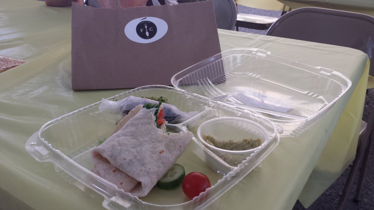 RelaisBrossard's tweet photo. Miam, miam... Merci Fourchette&amp;Cuillère pour les bons repas pour nos bénévoles! #Vivrelerelais https://t.co/7JP64mlTtY