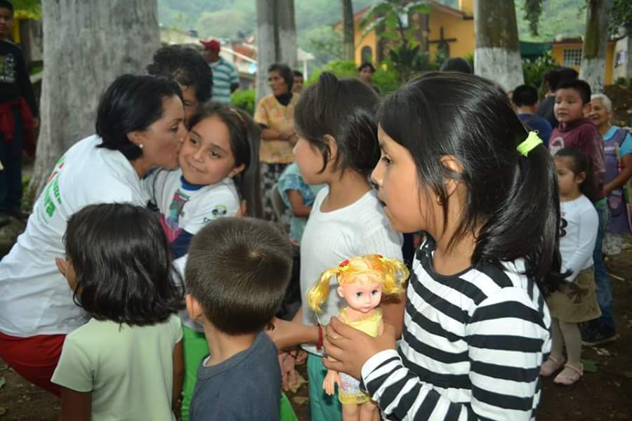 Alejand760710's tweet photo. Maestra Nora López Delgado,  maestra de Preescolar de Profesión y Candidat@ a Diputad@ Local por el Distrito 12 https://t.co/6A7BJRAA6W