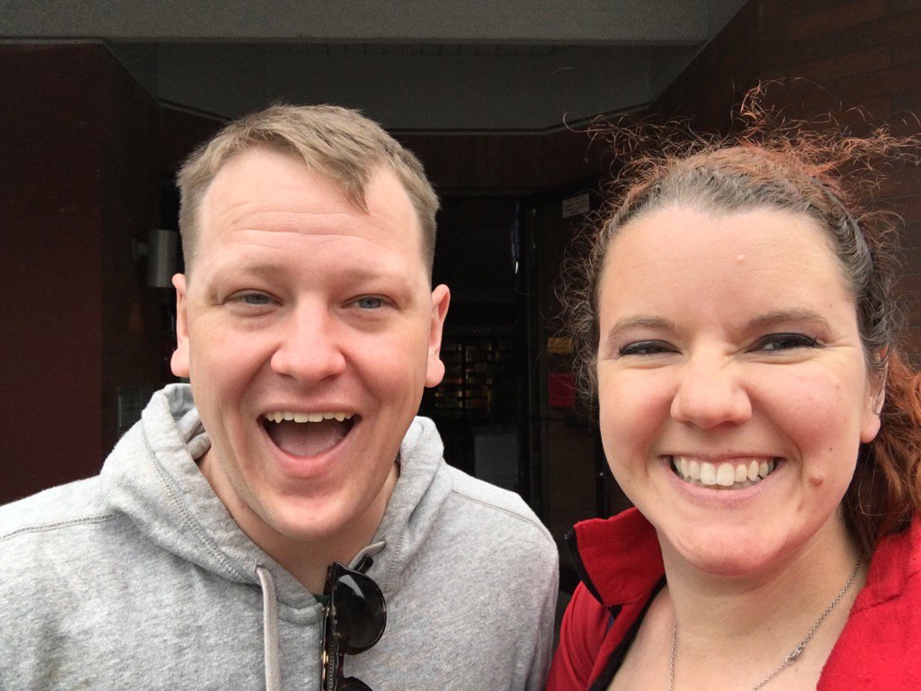 BeerAndPie's tweet image. Finally met @fancysandwiches! #avselfie