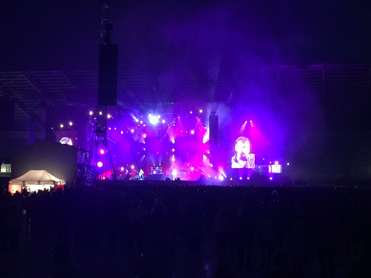 Cardiff Folk Club are in Swansea for <a href="/manics/">Manic Street Preachers</a>!! ...What?! They have violins and acoustic guitar, I tell you. Fab.