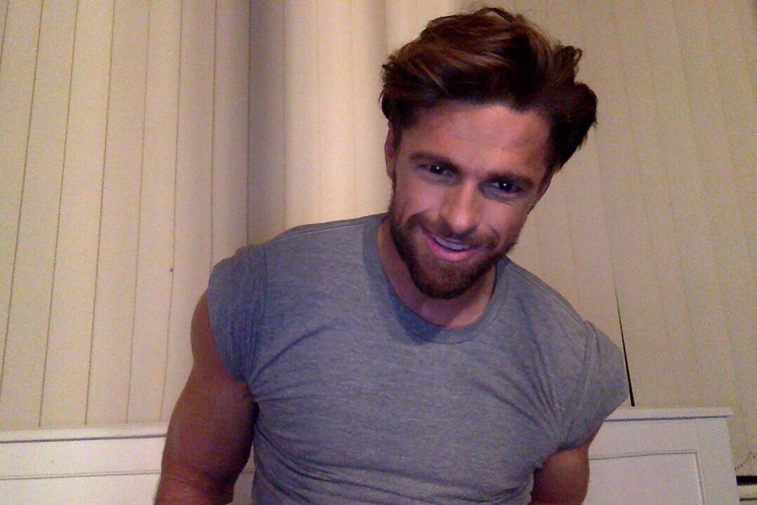 Tucked up in bed on a sat night and I'm not sorry about that!!! Night world! #HappyRoo