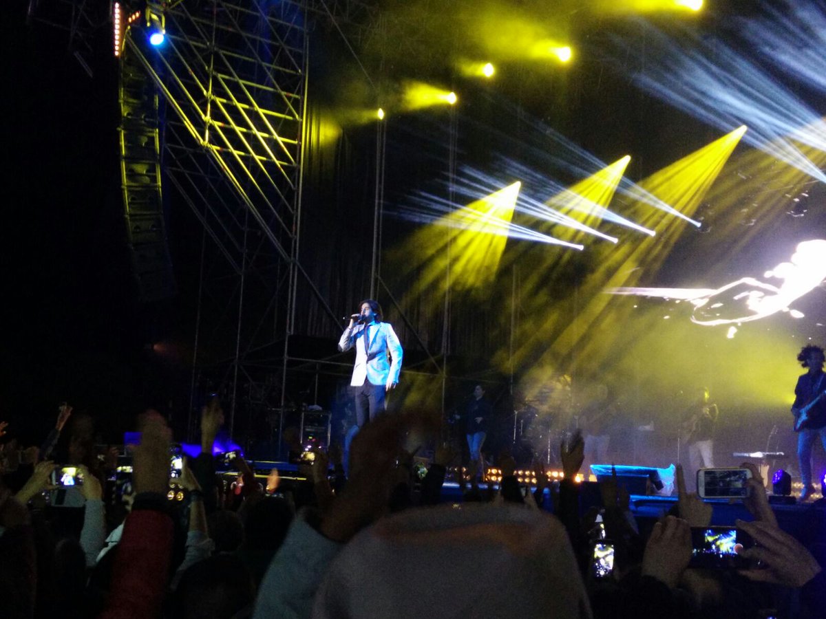 Ya tenemos a <a href="/MelendiOficial/">Melendi Oficial</a> sobre el escenario de #feriacaceres feriacaceres.com