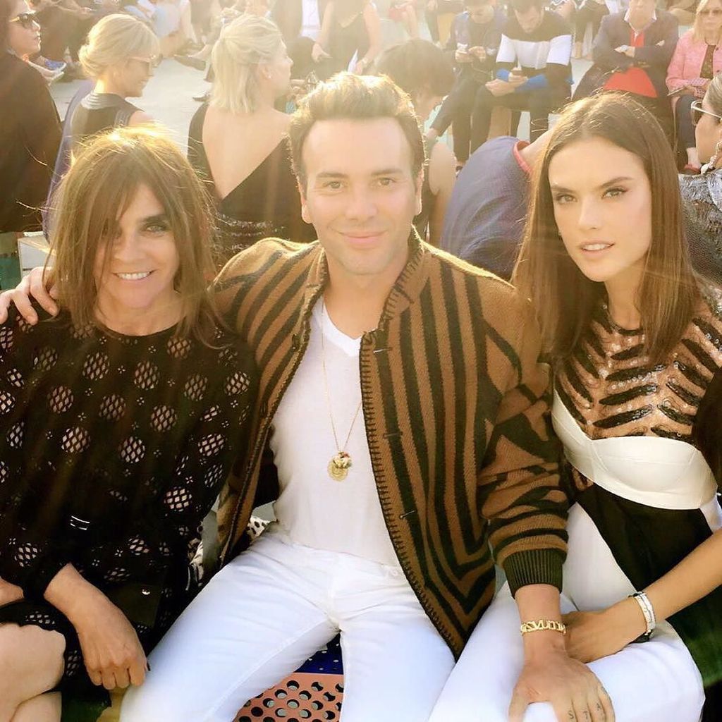 MODELSTAGRAM's tweet photo. #Alessandra Ambrosio# @alessandraambrosio : Front Row for #lvcruise 🔝🔝🔝 @carineroitfeld and @matmazzafera #riodejan… https://t.co/P6nWEjD9TT