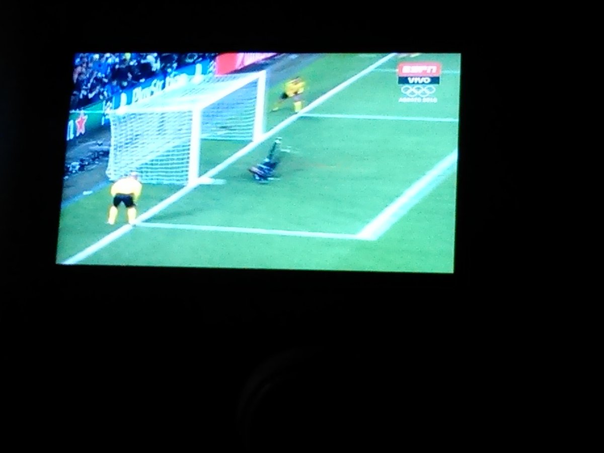 GaBiB28's tweet photo. Mirando la #CHAMPIONSxESPN!!!! https://t.co/qdzx8aalXr