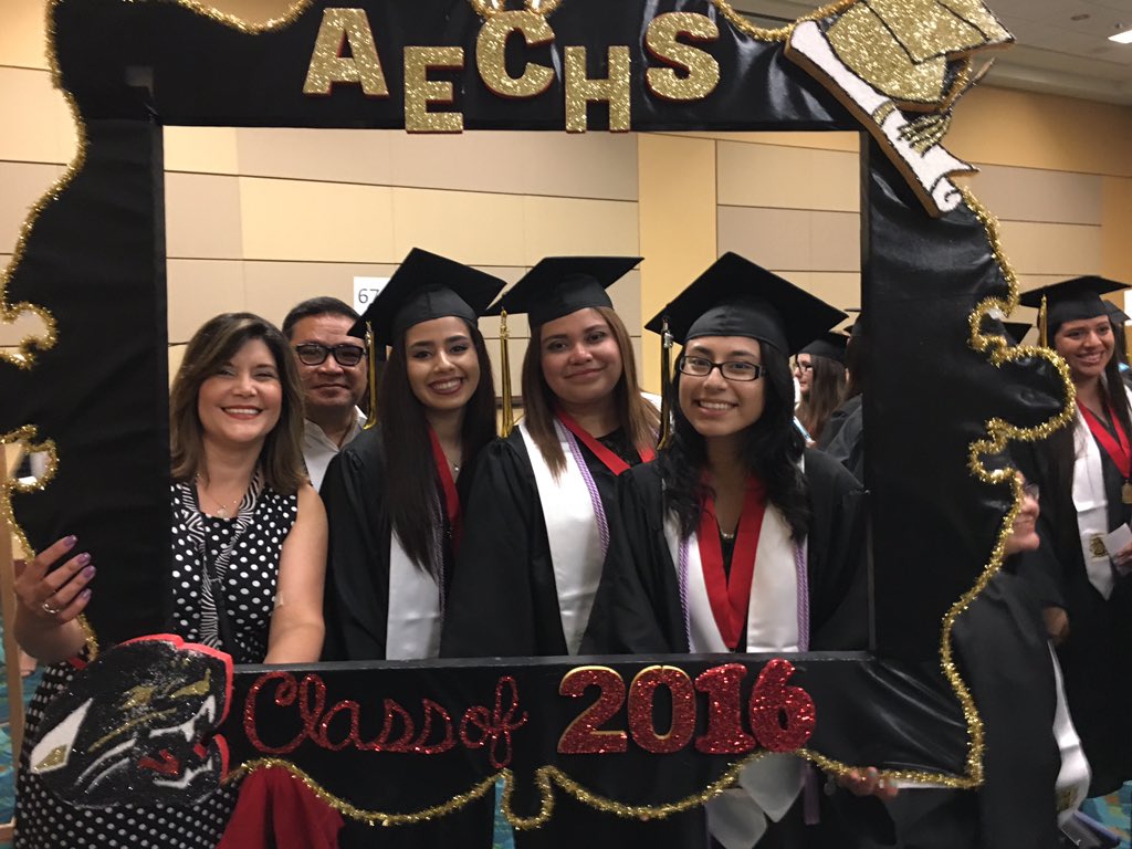 readwritelearn's tweet photo. Congratulations to Achieve ECHS Class of 2016! #graduation @McAllenISD @emunoz2526 @achieve_echs https://t.co/K9rmpV2OU9
