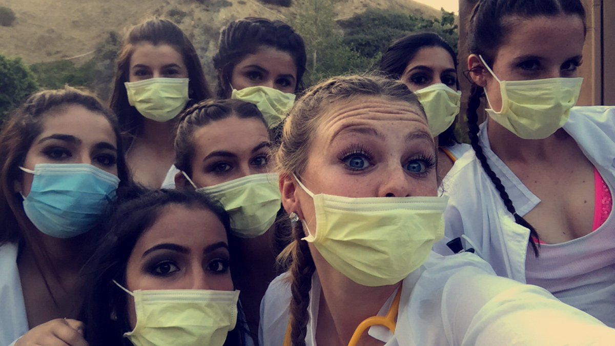 belladelara's tweet photo. Who needs a checkup? 🏥 @Jessicaalaane #morp2016 https://t.co/voheDvOBUH