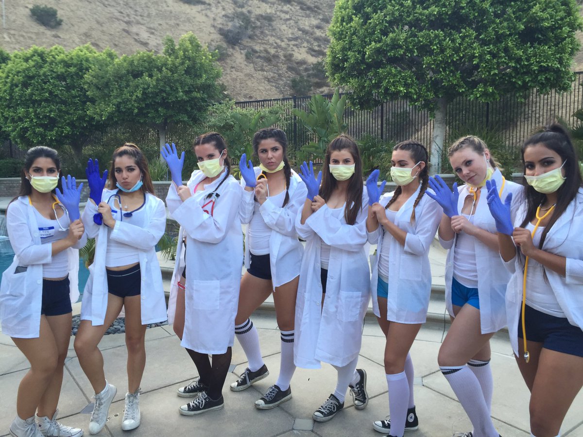 belladelara's tweet photo. Who needs a checkup? 🏥 @Jessicaalaane #morp2016 https://t.co/voheDvOBUH
