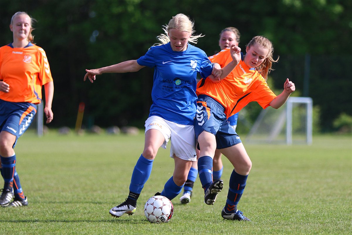 alleroedfk's tweet photo. Flere #billeder fra #Kvindeserie #Øst #kamp mod #RaklevGI her :)https://t.co/DWAsUCl2gR #breddebold #fodboldforpiger https://t.co/ZoobhC9hRk