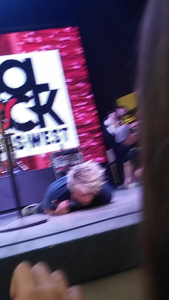 daltonsbed's tweet photo. @DaltonRapattoni why are you laying on the ground? come lay on me instead https://t.co/tlDLIwxHzP