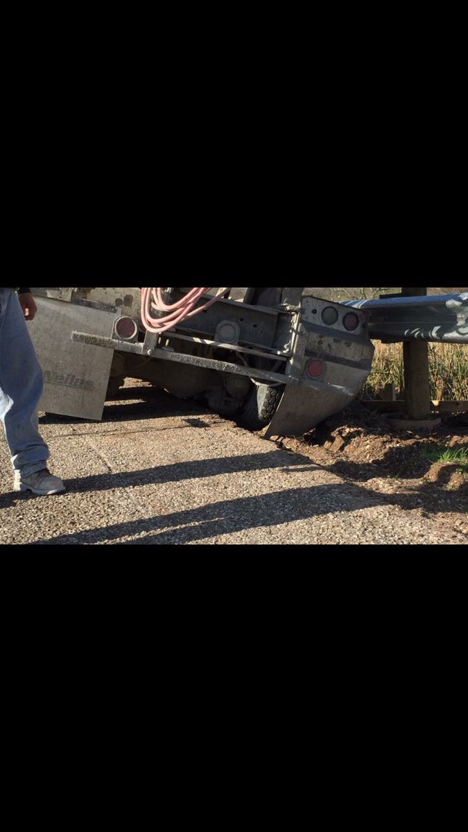 mjordan1_'s tweet photo. Tb to Freeport😂 my dad can't leave his workers alone for 5 minutes smh #MKJC #CKORP #TXDOT https://t.co/MhvlSSqXdU