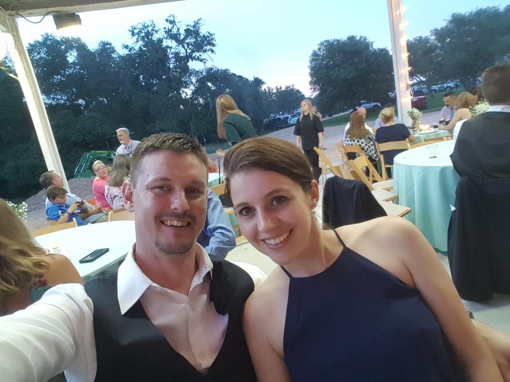 TXTOWNS's tweet photo. #itsthompsontime Fun night with everyone, especially my beautiful bride! https://t.co/X67gqMrWB3