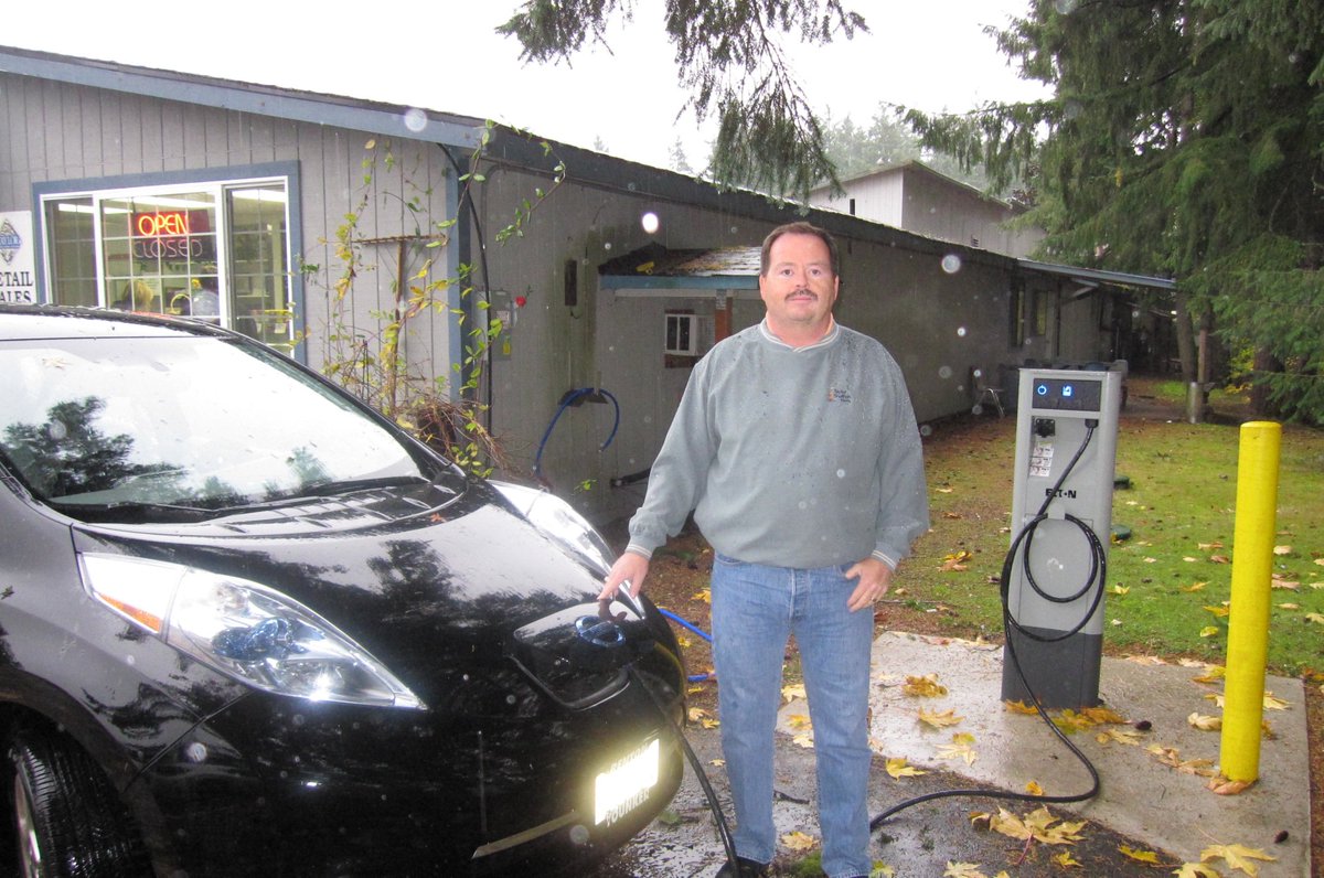 EV_Channel's tweet photo. 2011 Nissan Leaf electric car crosses 150,000 miles of commuting (updated) https://t.co/tH7q9YZCSS #EV https://t.co/Cs9pcRkTsx