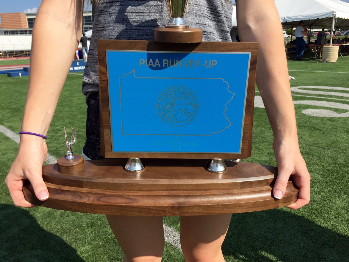 GursSCtrack's tweet photo. So excited to be leaving the Championships w/ this title! It's been one heck of a season! Thank you seniors!👏🏻💪🏻👍🏻🏆 https://t.co/toHNySJdzg