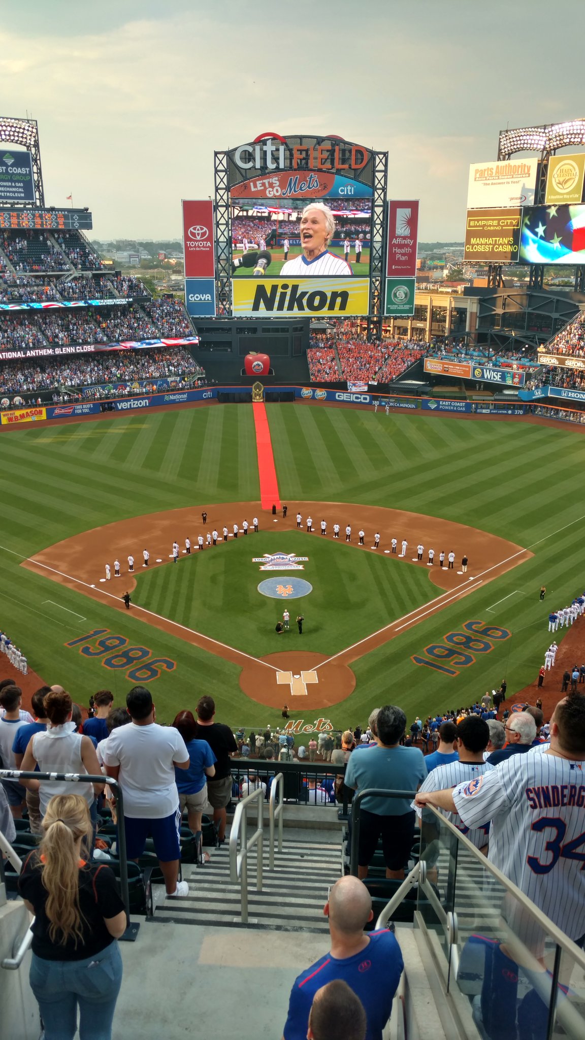 Glenn Close sang the national anthem for her Mets / Twitter