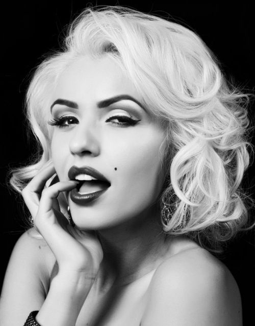 How is it that the tiniest little black line makes us feel SO FAB?! 😍