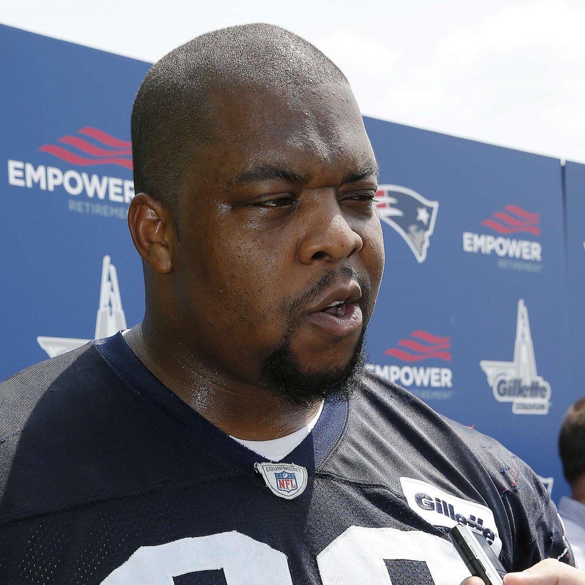 Sports_GamingUS's tweet photo. Terrance Knighton, Patriots DT, Plans to Recruit Kevin Durant to Celtics https://t.co/SK77gNFu8u #Football https://t.co/bWamQRUDhT