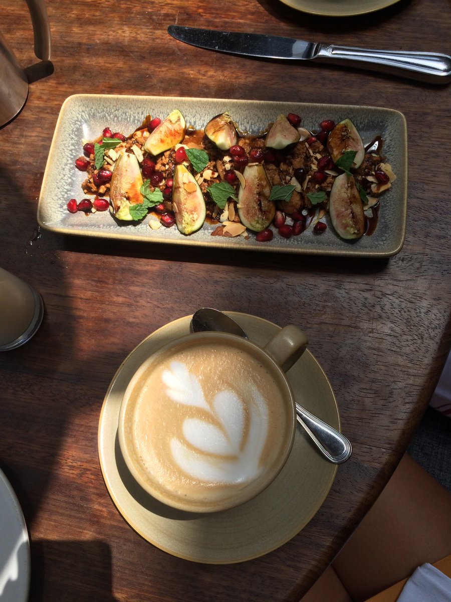 Nom Nom brunch <a href="/estrellasunset/">Estrella</a>