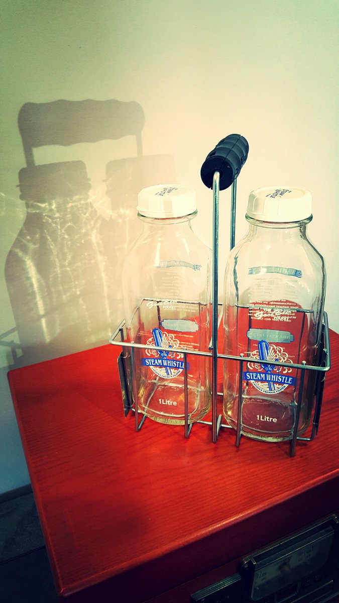 Buy a litre of Steam Whistle $14.95 and keep the glass. Buy two and receive the wire carrier. (while supplies last)