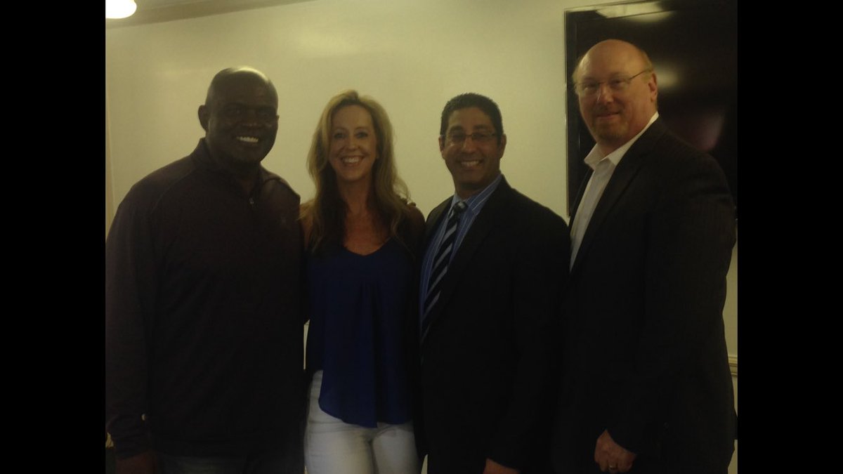 lisadwoskin11's tweet photo. Filming Change your Game, with #lawrencetaylor#football#newyorkgiants#health#transform#mind#body#spirit#radio#tv🏈⭐️ https://t.co/R5pBpmFOos
