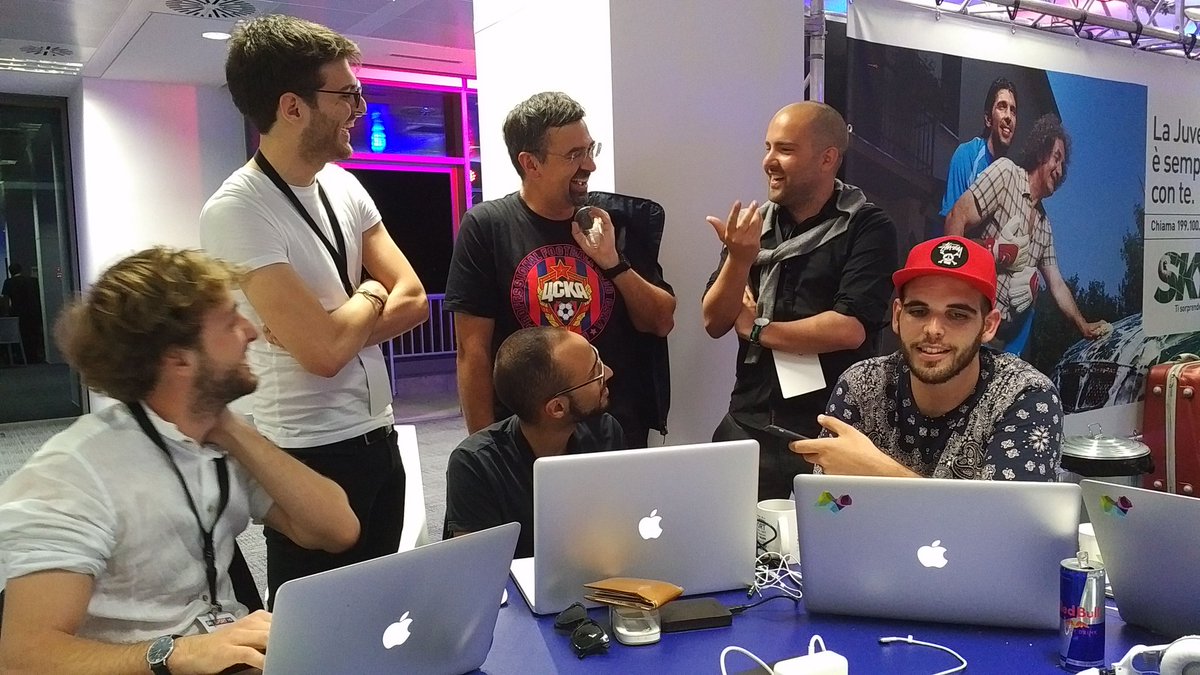 SkySport's tweet photo. Anche @MassMarianella è passato allo #skysporthack a guardare i progetti in corso https://t.co/Tfaa8FUWBH