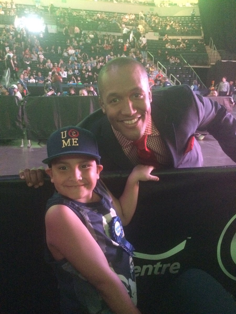 melissasantos__'s tweet photo. First time at WWE!! Happy birthday Izayah !!! #WWEWinnipeg https://t.co/8qi7JuN8Ph