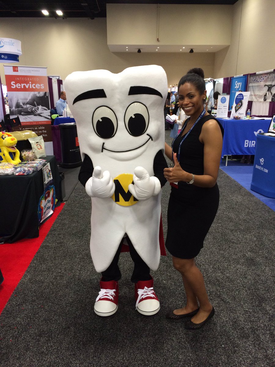 CentrixInc's tweet photo. Looks like Janiece made a new friend at #aapd2016! Meet her in person at booth 125! https://t.co/jzPmIVedzd